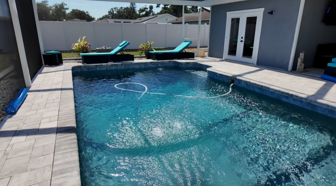 Pool Tile Cleaning & Calcium/Scale Removal in Hesperia, CA