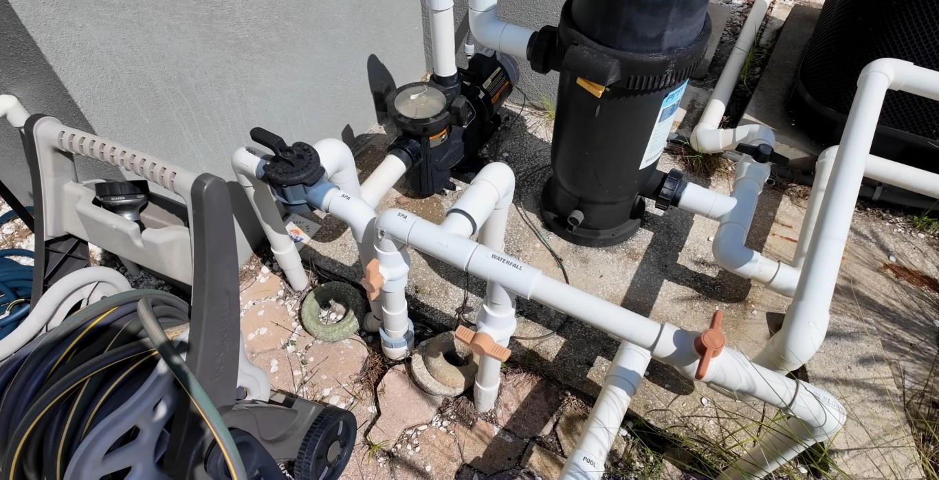 Pool filter cleaning and maintenance service in Hesperia, CA